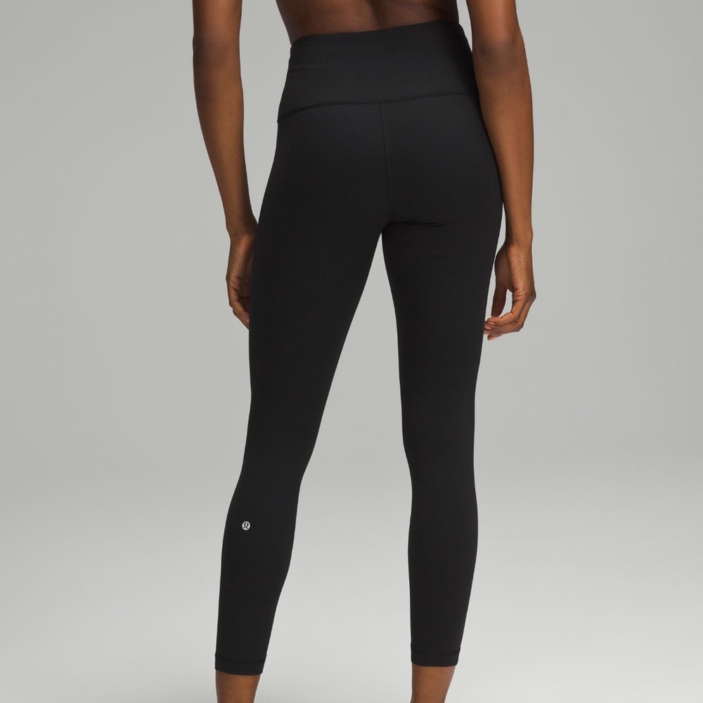 Lululemon Wundertrain Ribbed 25" Black leggings!